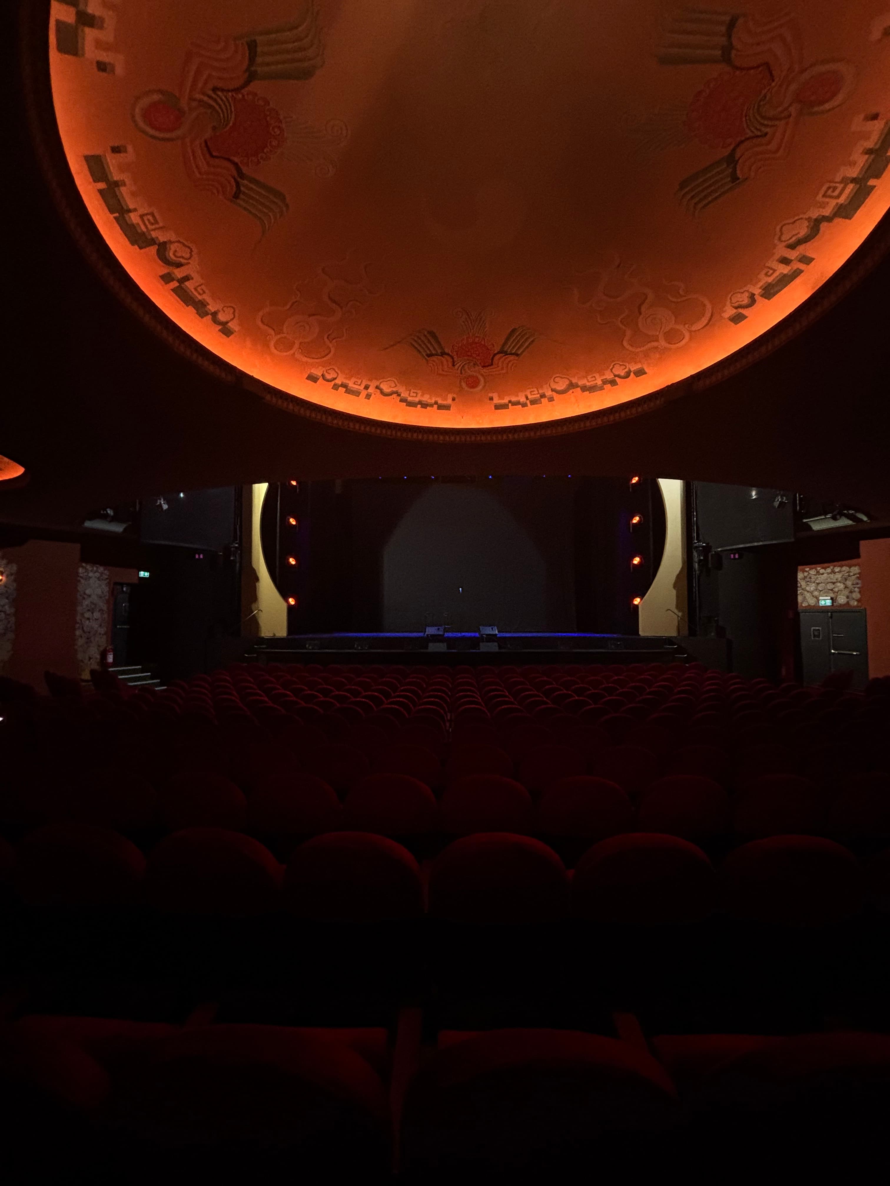 Espetáculo de teatro — cena em palco